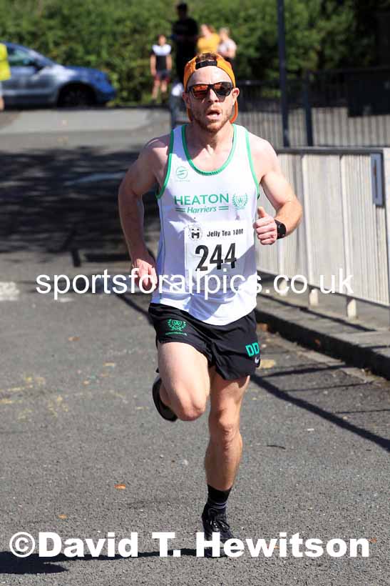 Tynedale Jelly Tea 10 Mile Road Race, Ovingham, Northumberland, Sunday, Aug. 21st. Photo: David T. Hewitson/Sports for All Pics